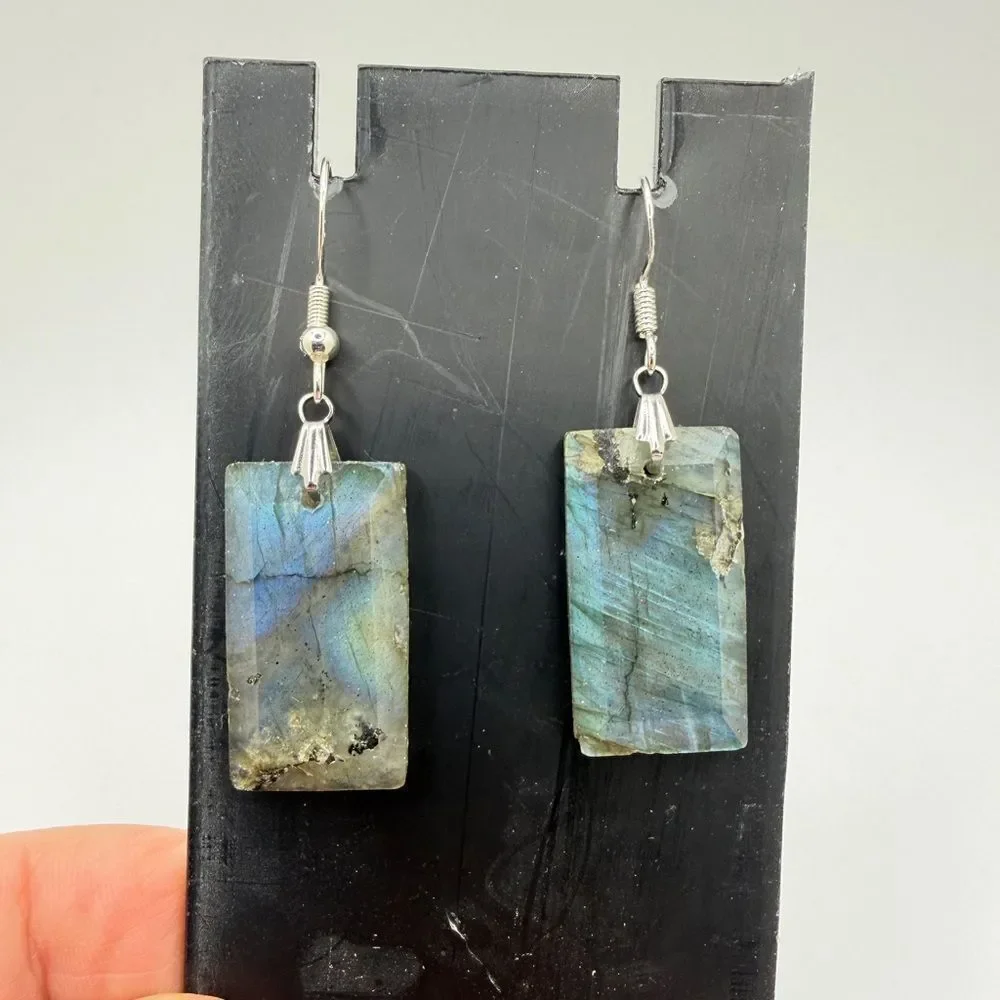 Like‎ New 25x14mm faceted Labradorite drop/dangle earrings w/ 925 hooks!